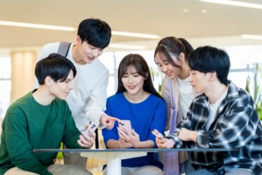 学生でも借りられる？カードローンの可否と注意点